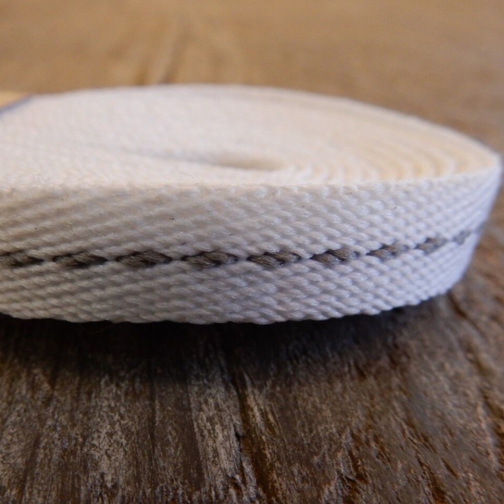NWOT Original Rag & Bone, White w/ Grey Diamond line down the middle, 46” Laces